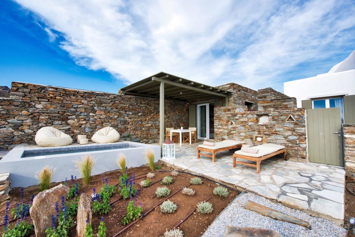 Suite with Hot Tub Tinos Island | Vathi Bleu Private Suites |