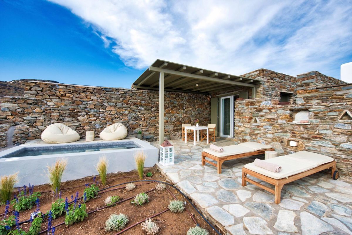Suite with Hot Tub Tinos Island | Vathi Bleu Private Suites |